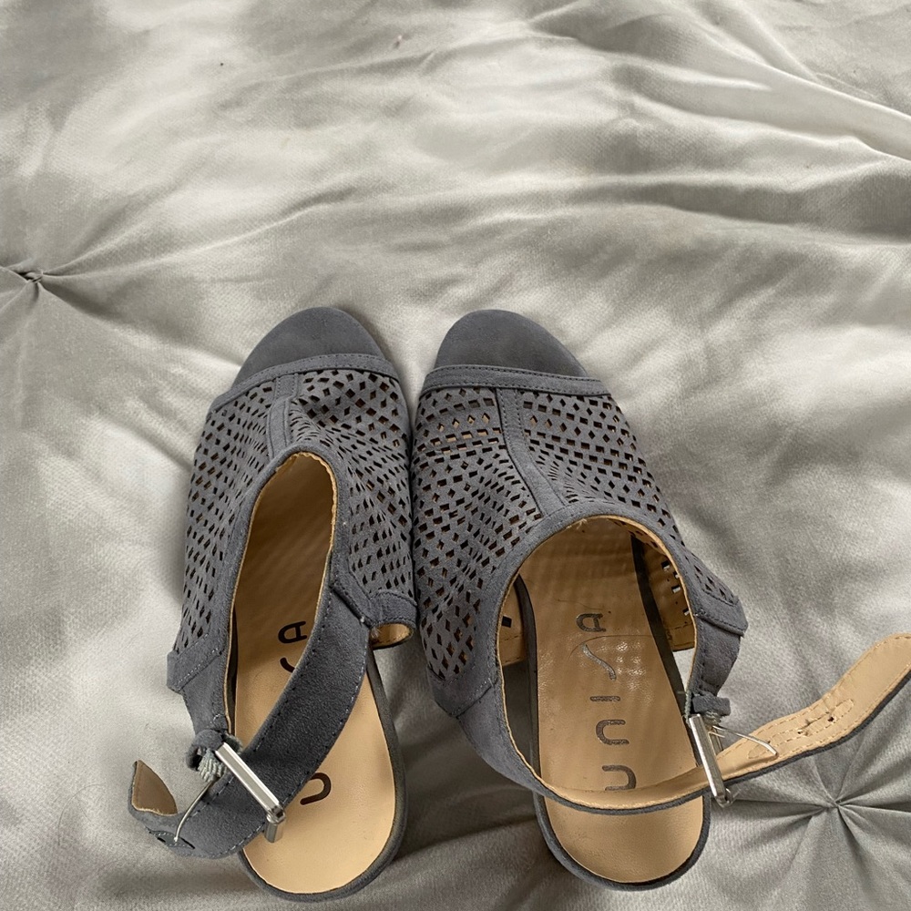 Grey heels - Picture 3 of 4